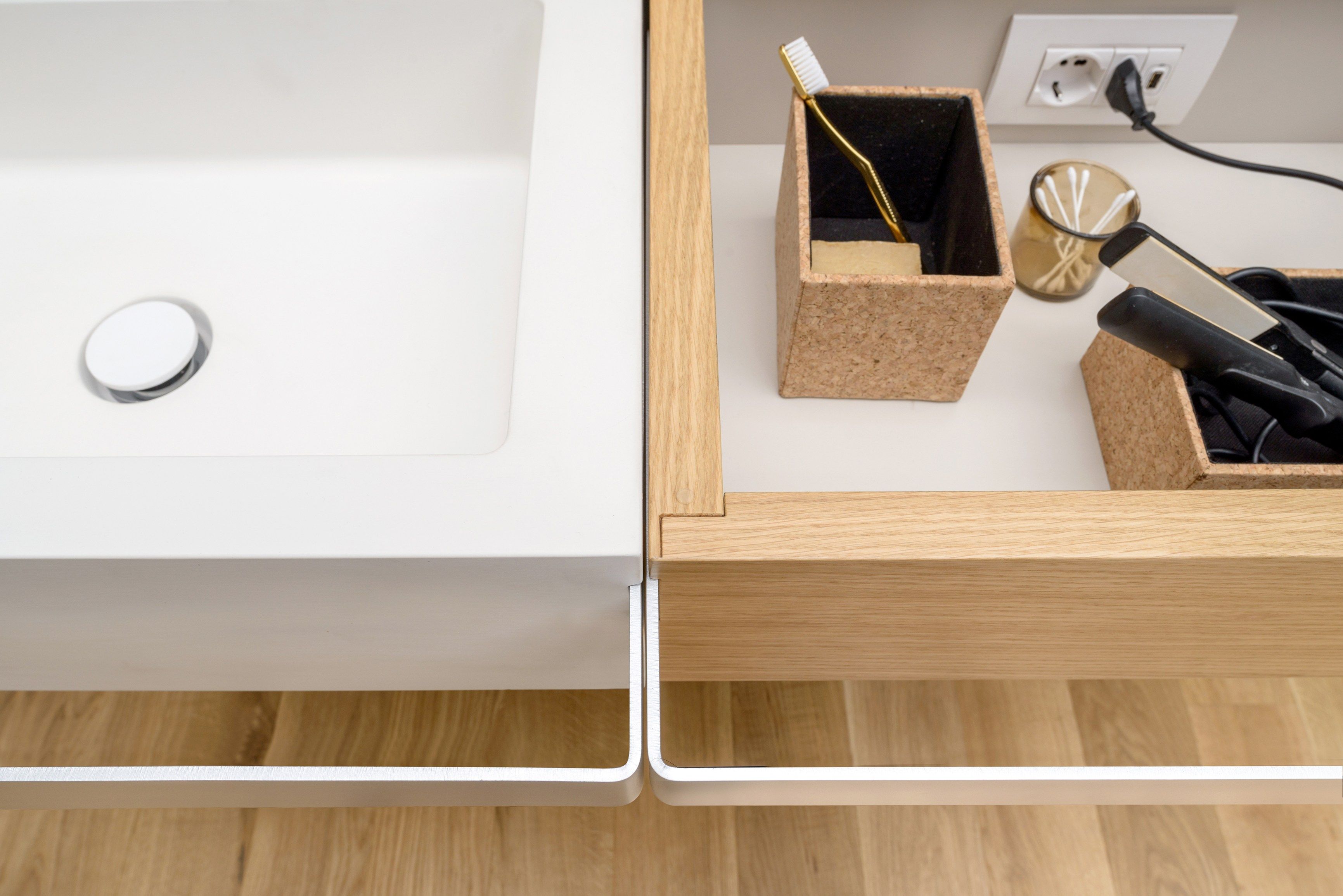 Одноместный умывальник с держателем для полотенец EVER Life Design ссылка ARCH-00044098 - Вид №10