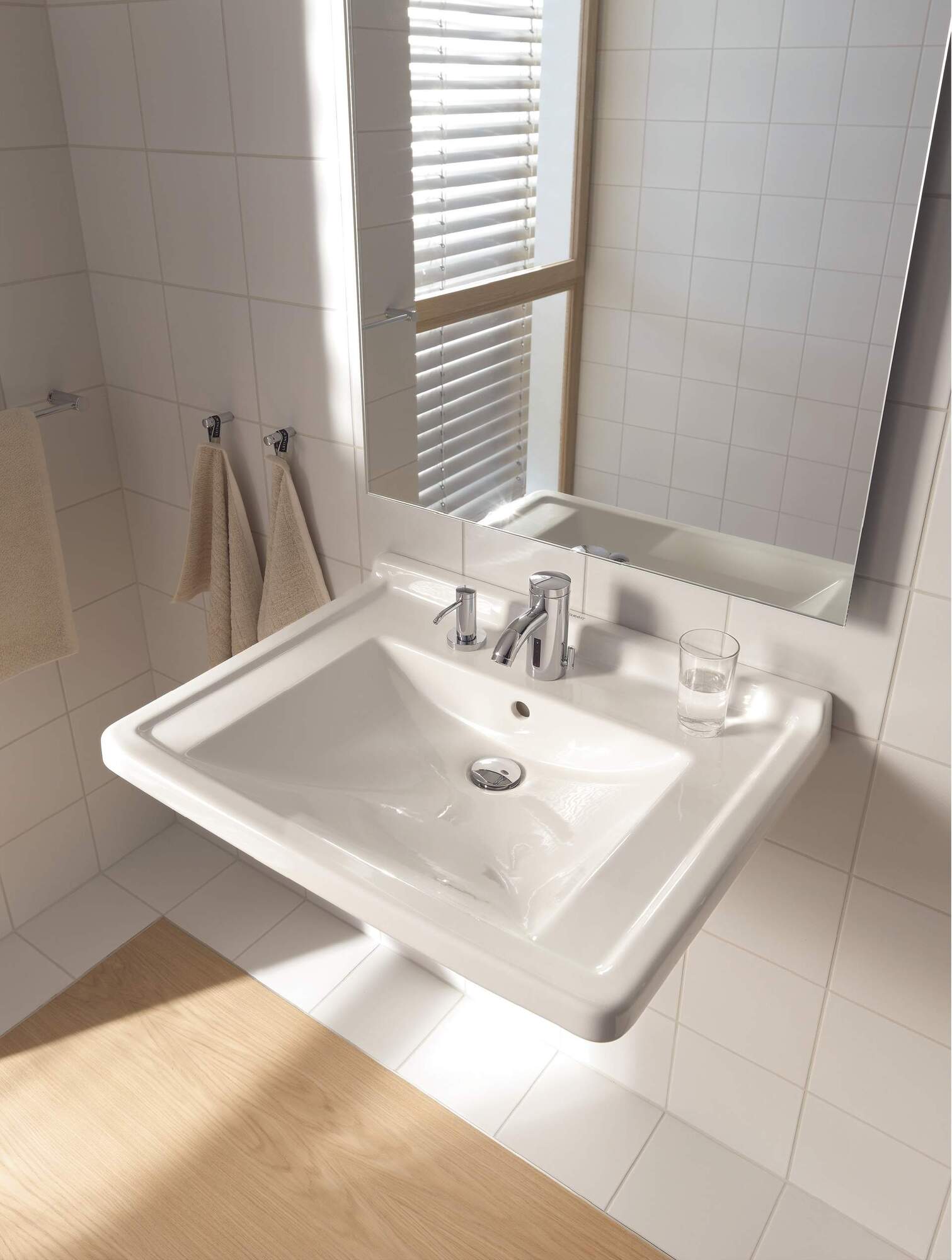 0309700038 Подвесная раковина настенная овальная Duravit Starck 3 - Вид №1