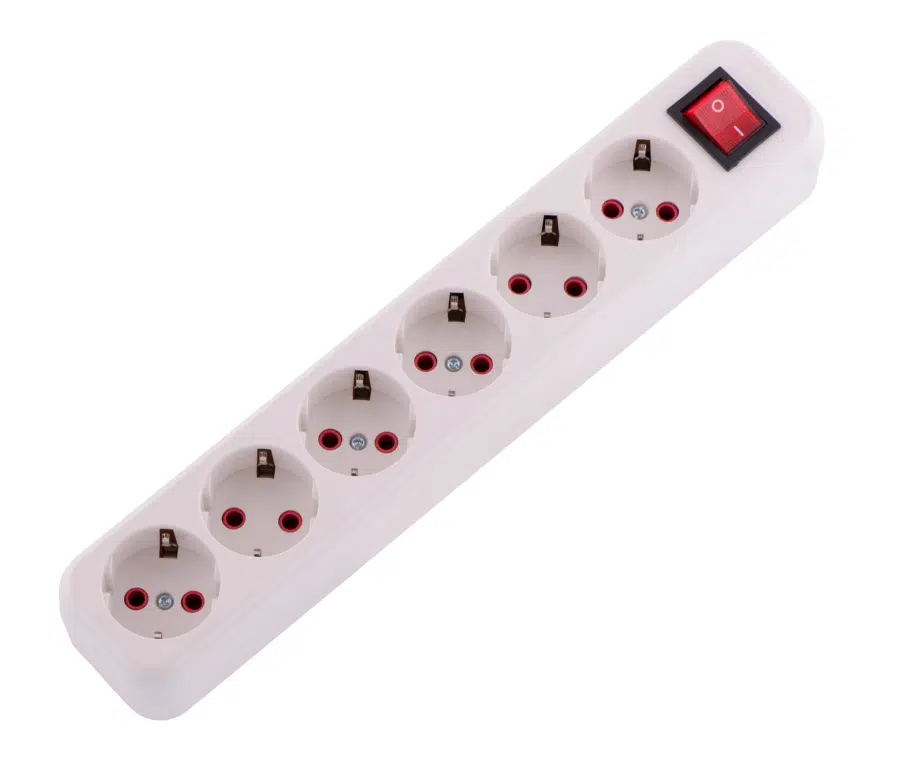 LILA Удлинитель без шнура с заземлением 6 входов, с выключателем белый LEZARD 720-0600-602