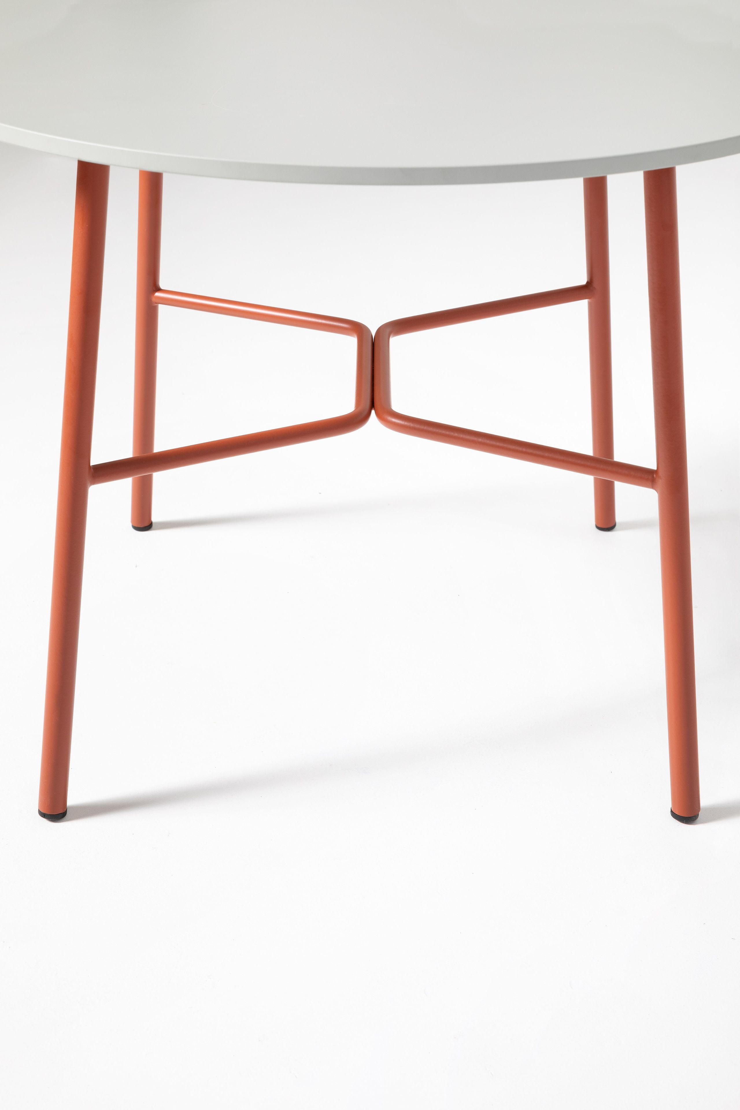 Круглый низкий журнальный столик в HPL TrabA' YUKI ARCH-00040429