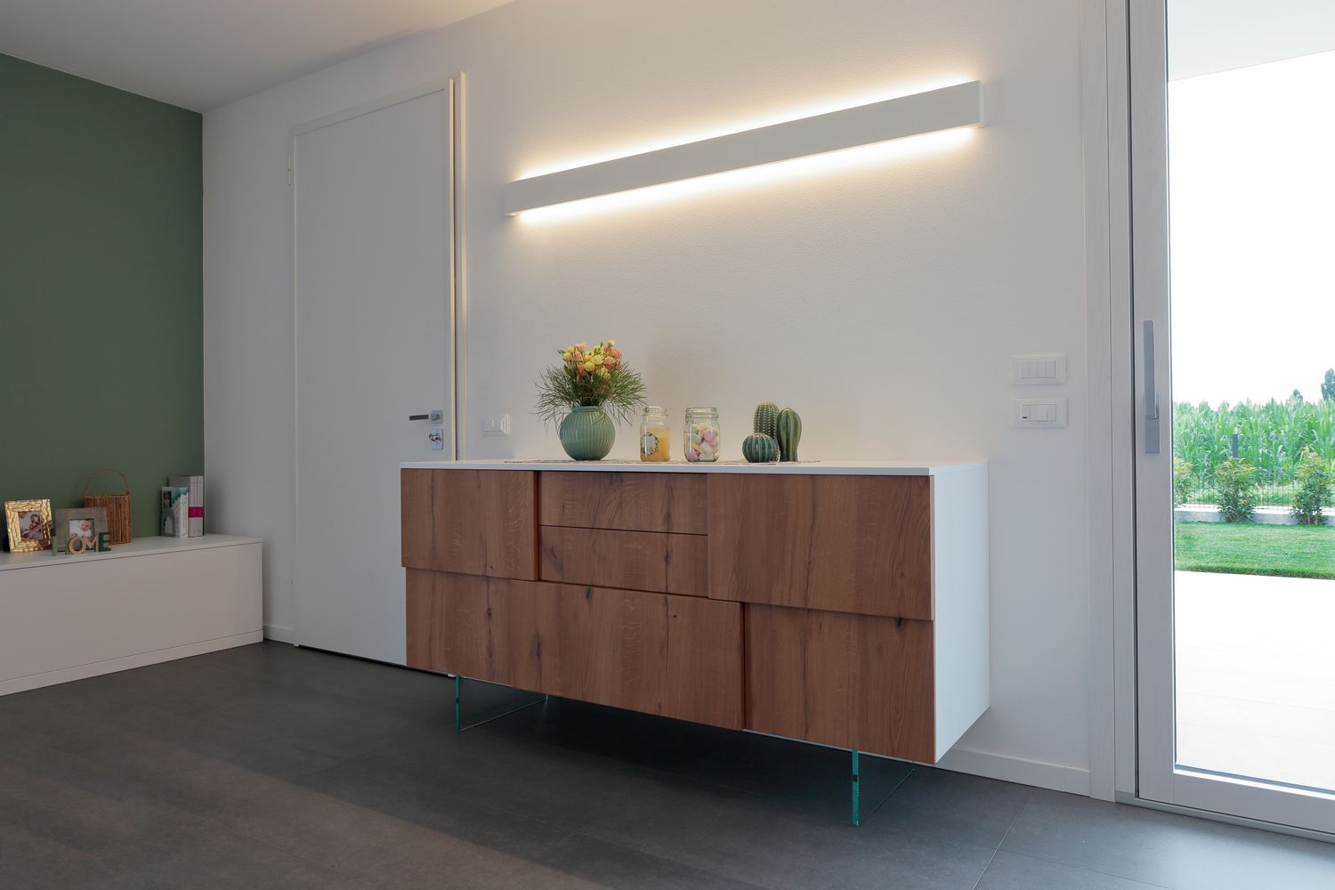 Шкаф из дуба с распашными дверями Deodara LAY ARCH-00066661 - Вид №1