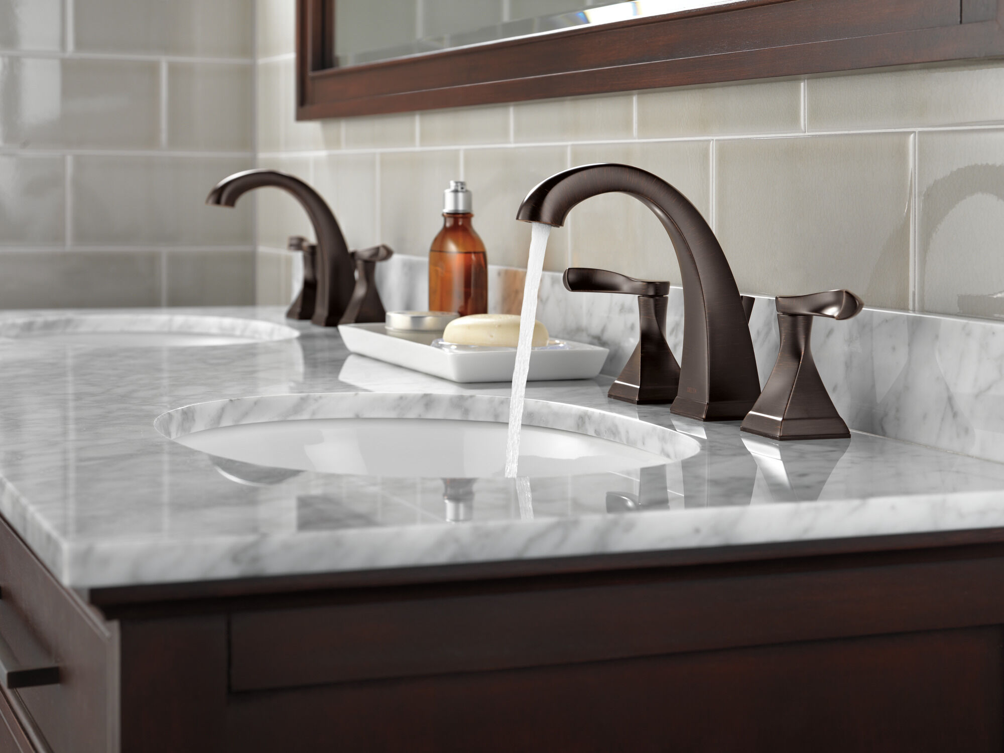 35741-RB-DST Смеситель для ванной комнаты с двумя ручками Delta Faucet Everly Венецианская бронза  - Вид №6