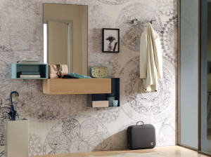 Шкаф от входа до стены