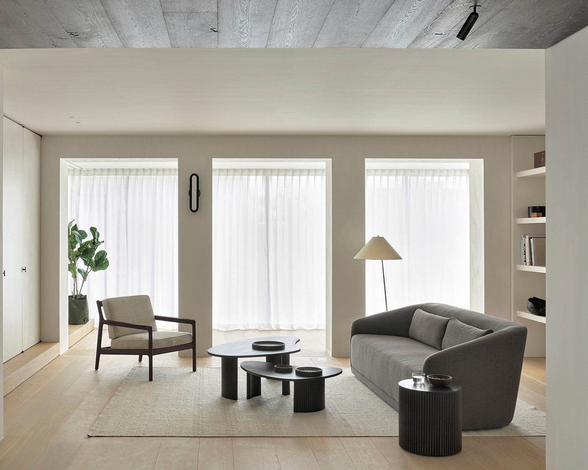 Тканевое кресло с подлокотниками Ethnicraft Джек ARCH-00016487 - Вид №6