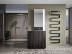 Настенный стальной полотенцесушитель