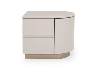 Деревянная тумбочка с ящиками