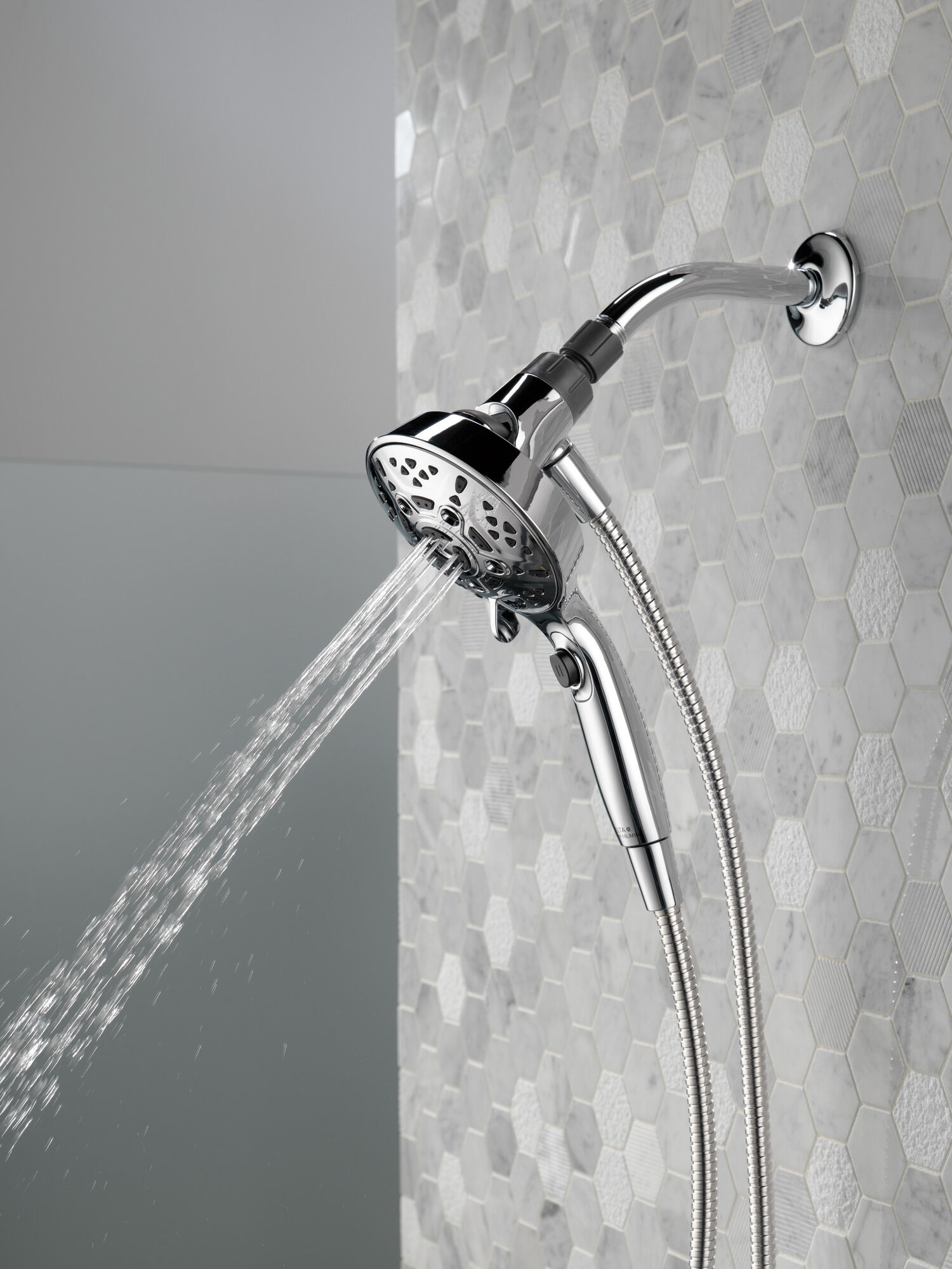 75707 Ручной душ SureDock ™ с 7 настройками Delta Faucet Delta Хром - Вид №15