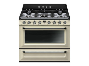 Отдельно стоящая кухня с газовой плитой