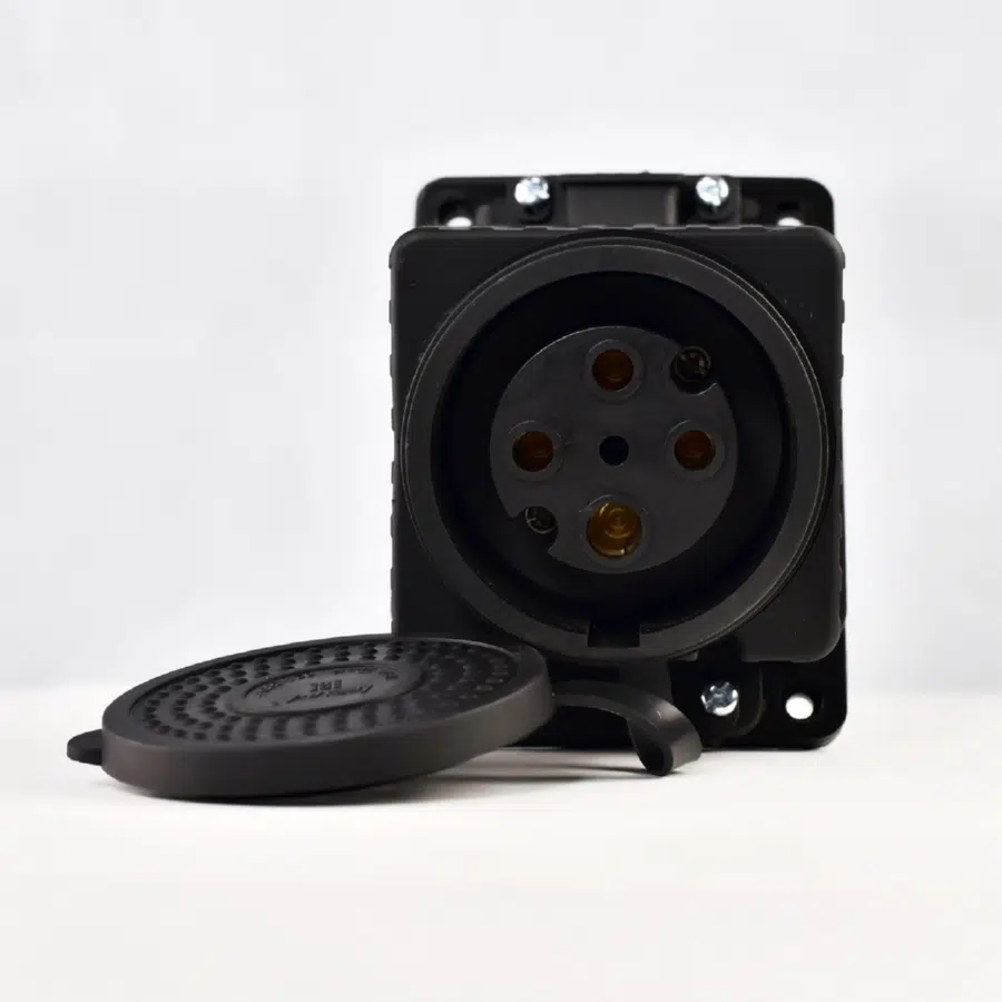 Розетка наружной установки наклонная трехфазная 3Р+Е 3х32А 380V черный LEZARD 332-0100-202