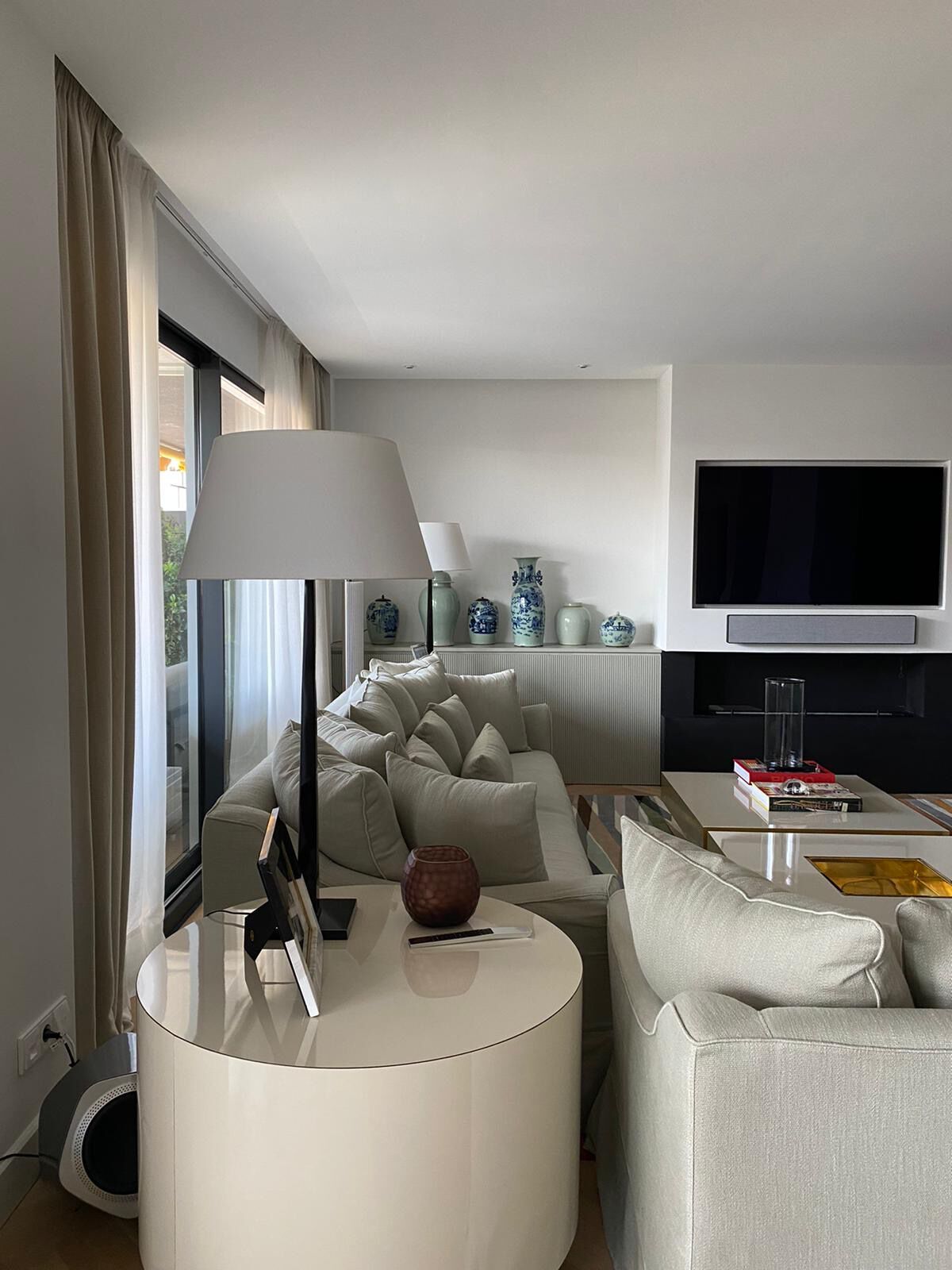 Журнальный столик из ламинированного стекла и металла Jover+Valls Antique Boutique-Luna ARCH-00073940 - Вид №7