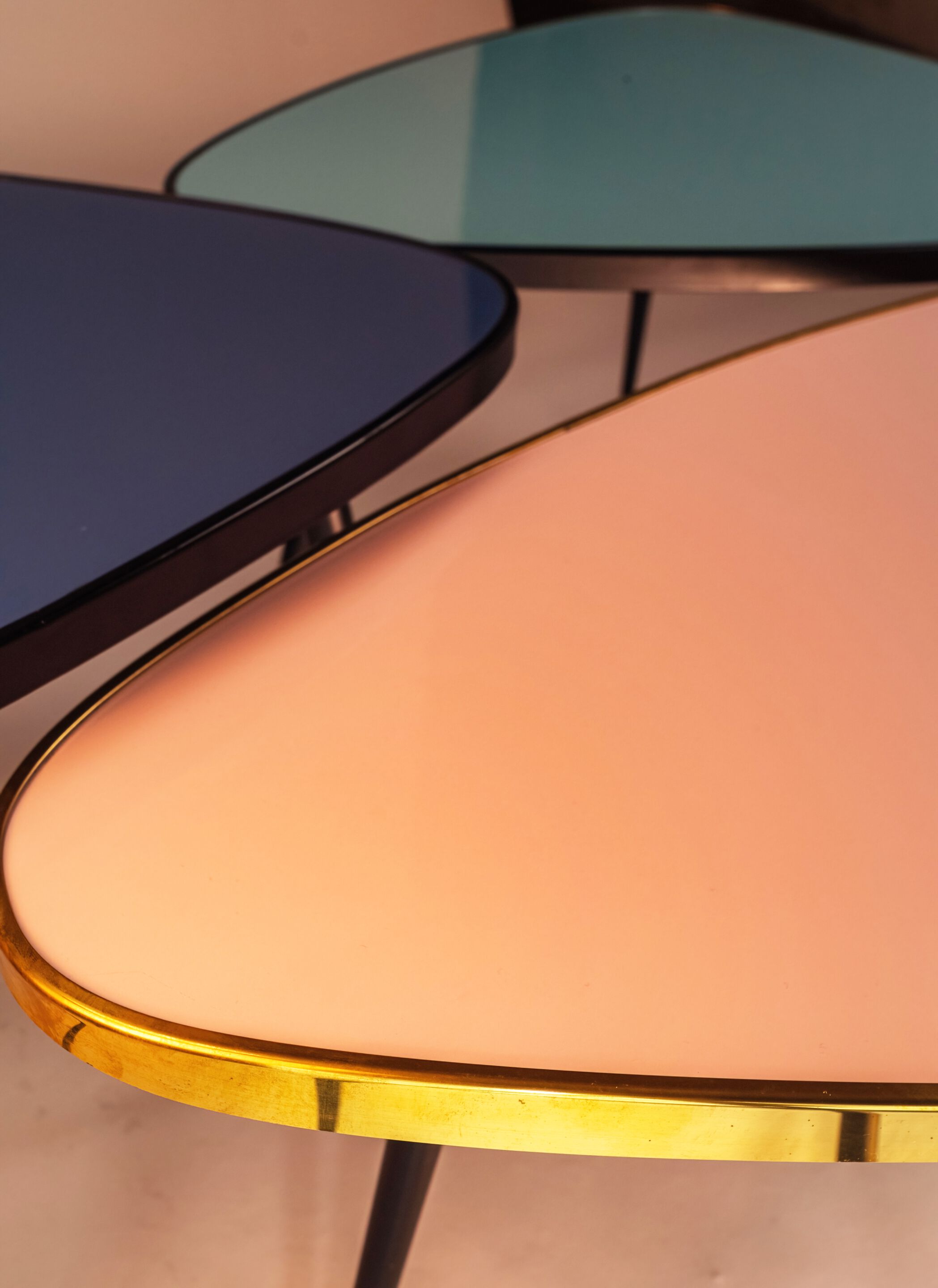 Журнальный столик из ламинированного стекла с полированным латунным профилем Jover+Valls Antique Boutique-Twist ARCH-00039988 - Вид №26