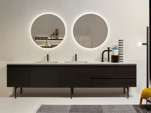 Деревянный шкаф для умывальника со встроенными дверцами