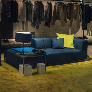 Настольная лампа из ткани и металла