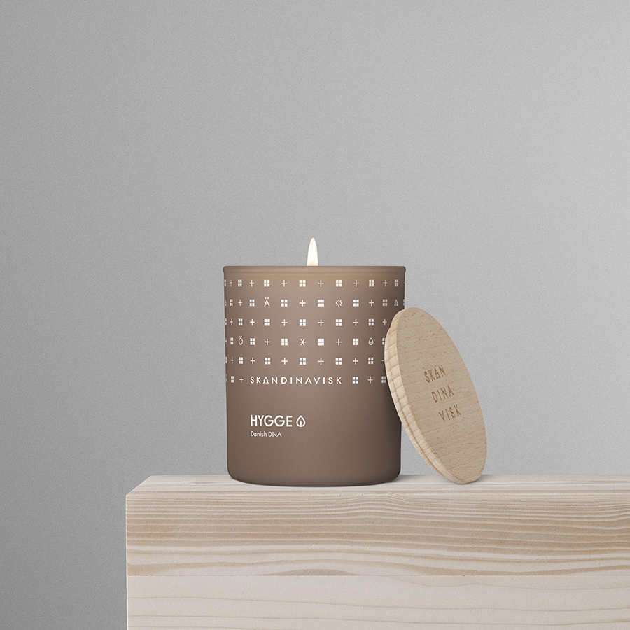 SK20109 Свеча ароматическая hygge с крышкой, 200 г (новая) S K A N D I N A V I S K  - Вид №2