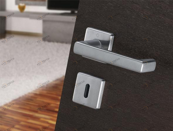 HOPPE Стальная ручка на розетке с накладкой Detroit sun-id-1435337