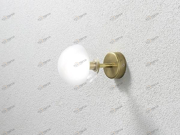 Il Fanale Настенный светильник из латуни с фиксированным кронштейном Molecola 275.03.ont