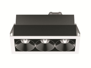 Несколько металлических светодиодных утопленных прожекторов