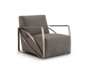 Кожаное кресло с подлокотниками