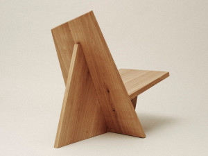 Деревянный стул