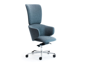 Офисное кресло с высокой спинкой