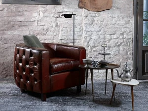 Devina Nais Стеганое кожаное кресло с подлокотниками