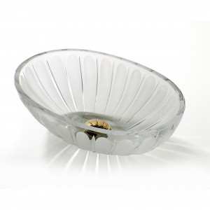 MB11OV 3SC Умывальник из хрусталя 24% Pbo, выгравированный полностью вручную. Тот же дизайн, что и у Montblanc Round, но овальной формы. Размеры: Диаметр см. 42 — ч. см. 14 Умывальник поставляется с латунным основанием и латунным сливом, доступным в 24 ва