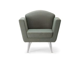 Тканевое кресло с подлокотниками