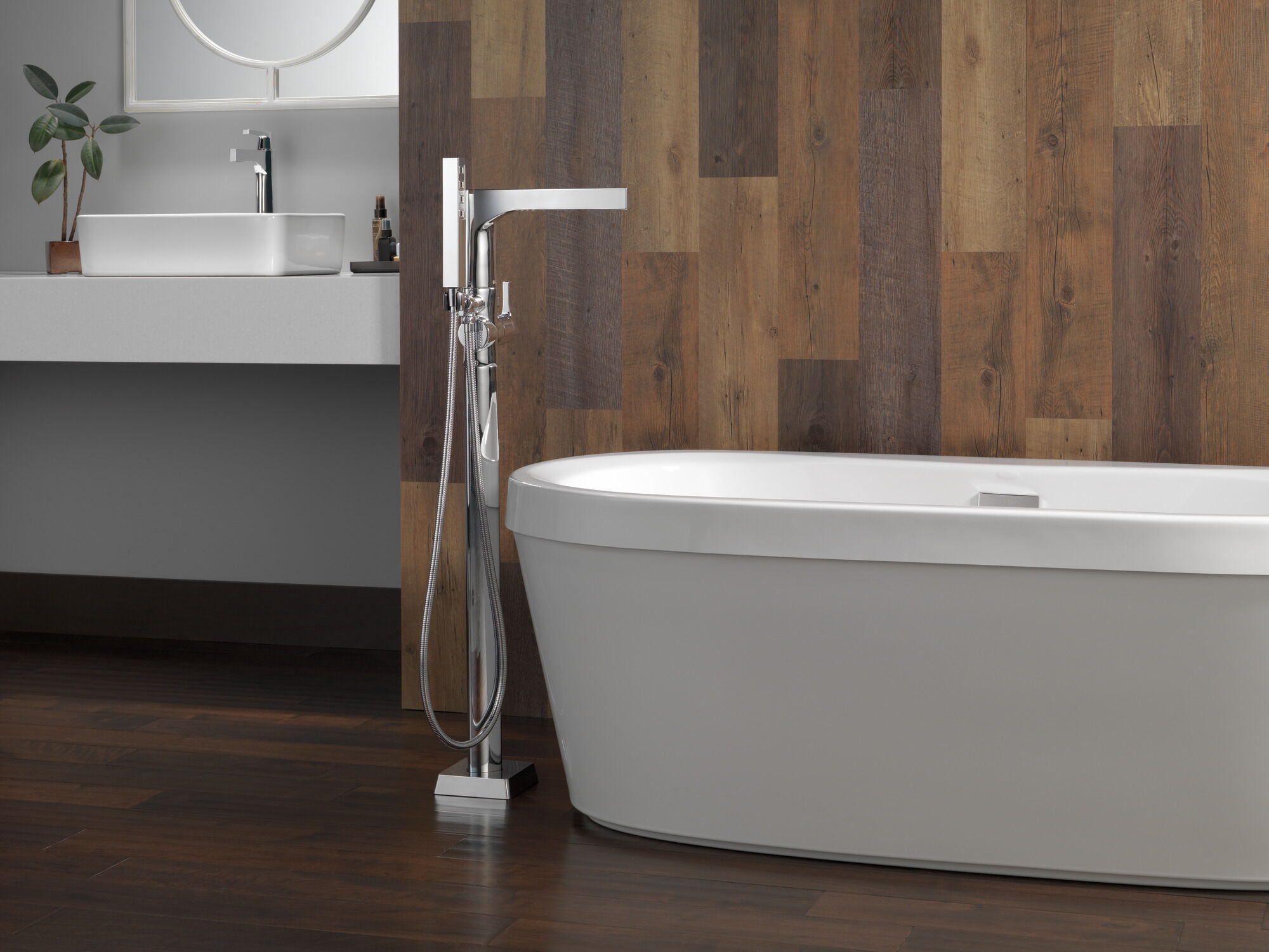 T4774-FL Напольная накладка для ванны с одной ручкой и ручным душем Delta Faucet Zura Хром  - Вид №11