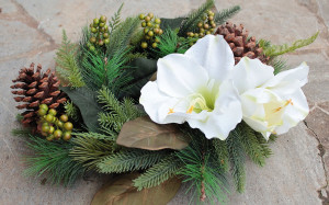 1466 778 a3 Искусственный венок 'Амариллис / ель / шишки / ягоды', Ø 40 см, бежево-белый H-andreas