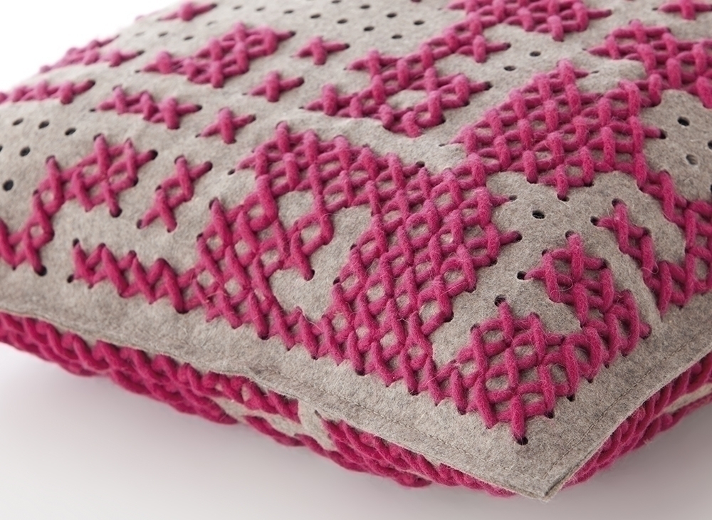 006066 Подушка Abstract розовая 50x50 см GAN Canevas - Вид №1