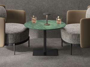 Высокий круглый журнальный столик из керамогранита