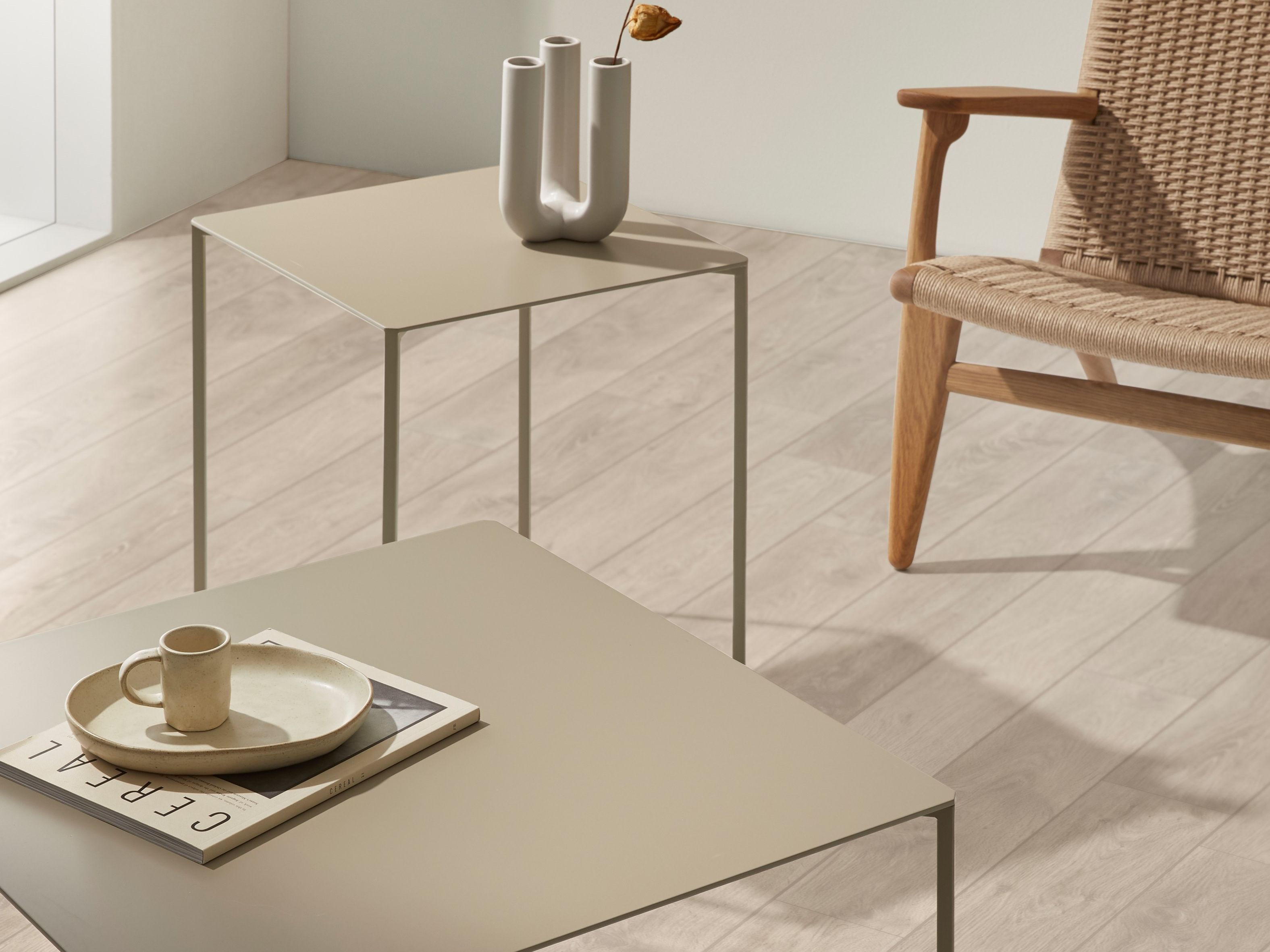 Квадратный металлический журнальный столик Kendo Mobiliario Trazo ARCH-00151775 - Вид №2