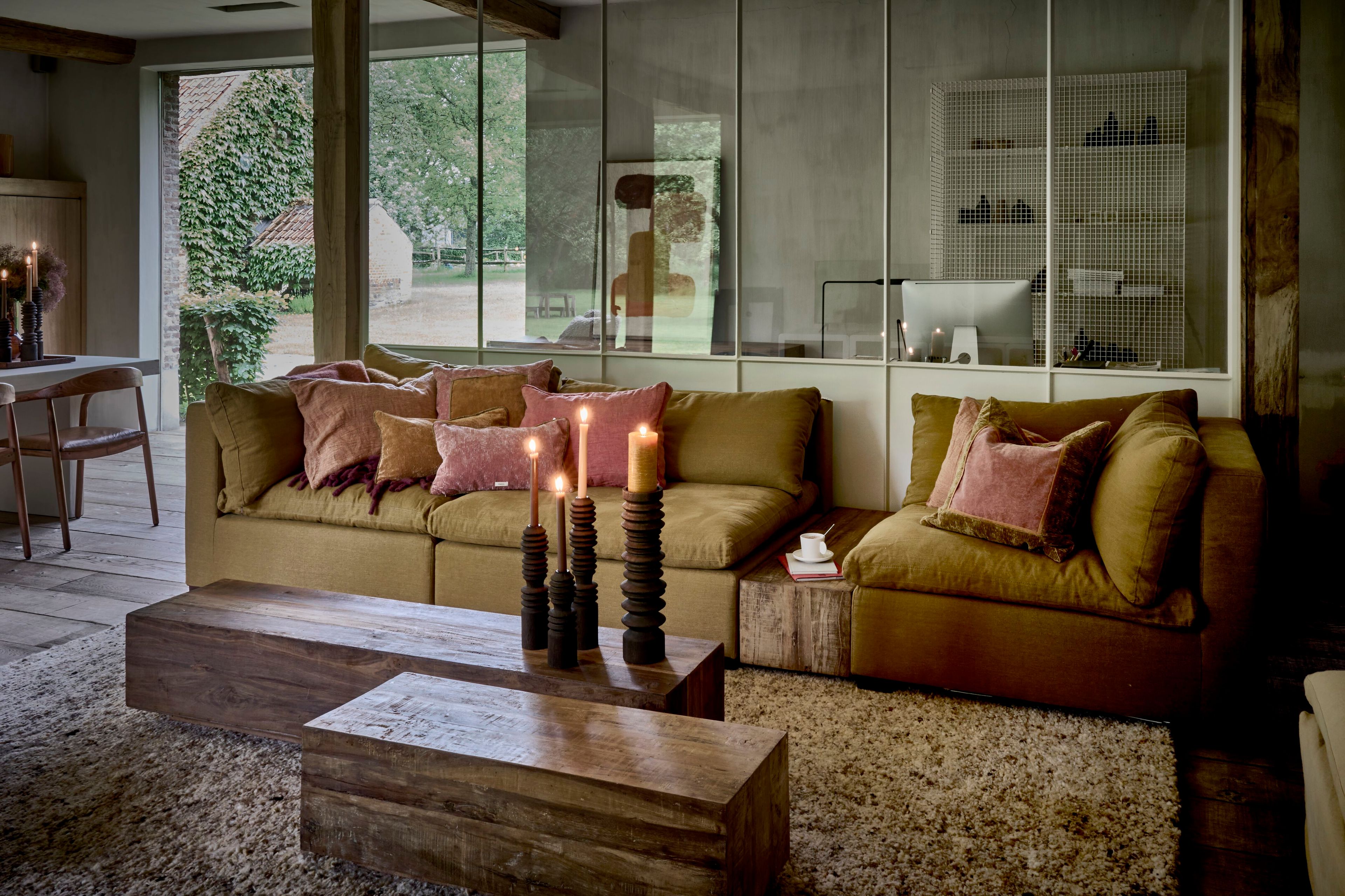 Бархатная прямоугольная однотонная подушка POMAX PIONI ARCH-00063802 - Вид №7