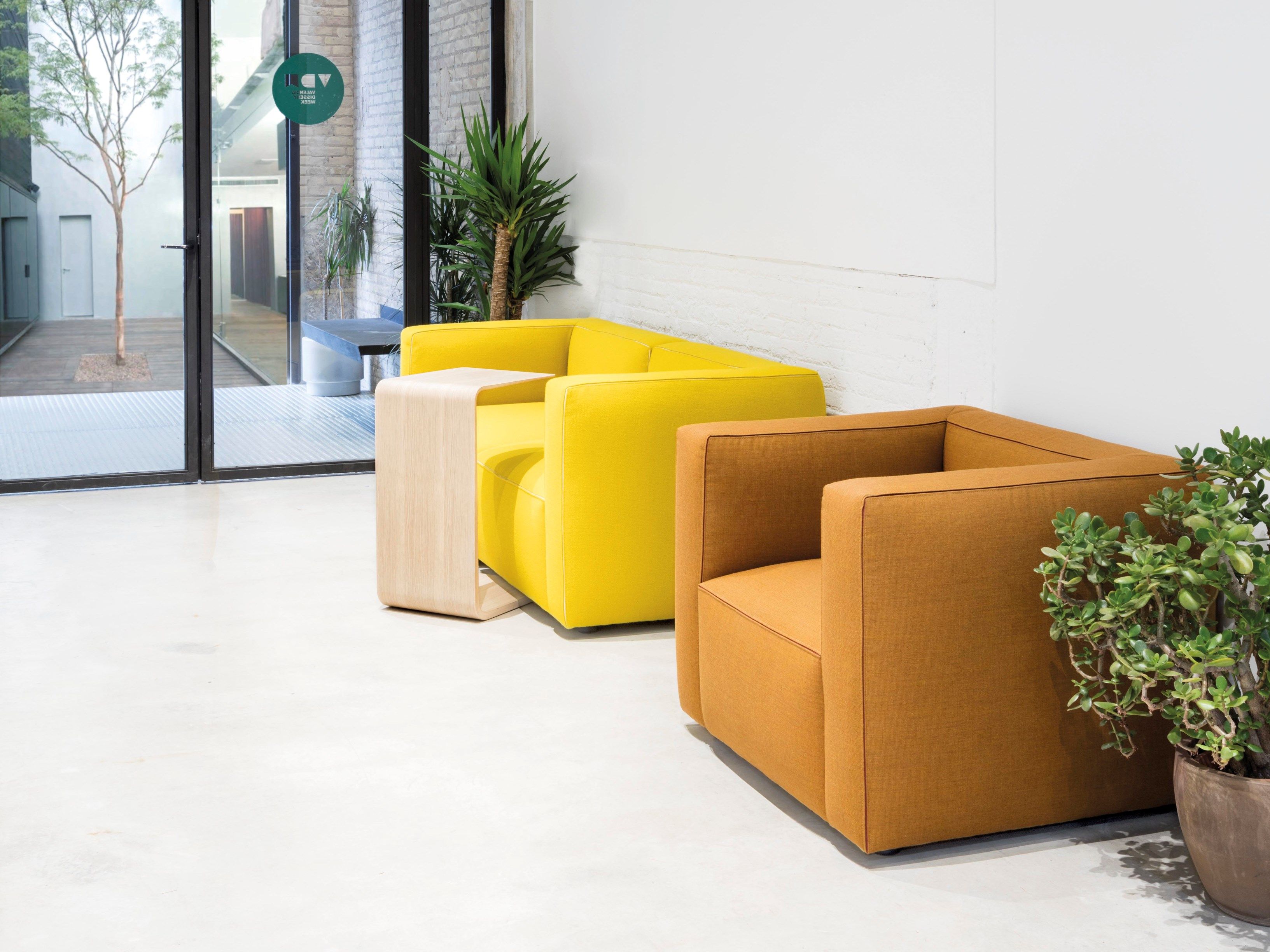 Кресло с подлокотниками Andreu World гайка ARCH-00128312 - Вид №3