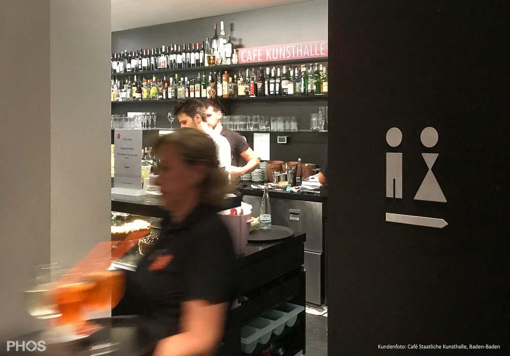 P0202 Туалет пиктограмма мужчины и женщины со стрелкой PHOS  - Вид №1