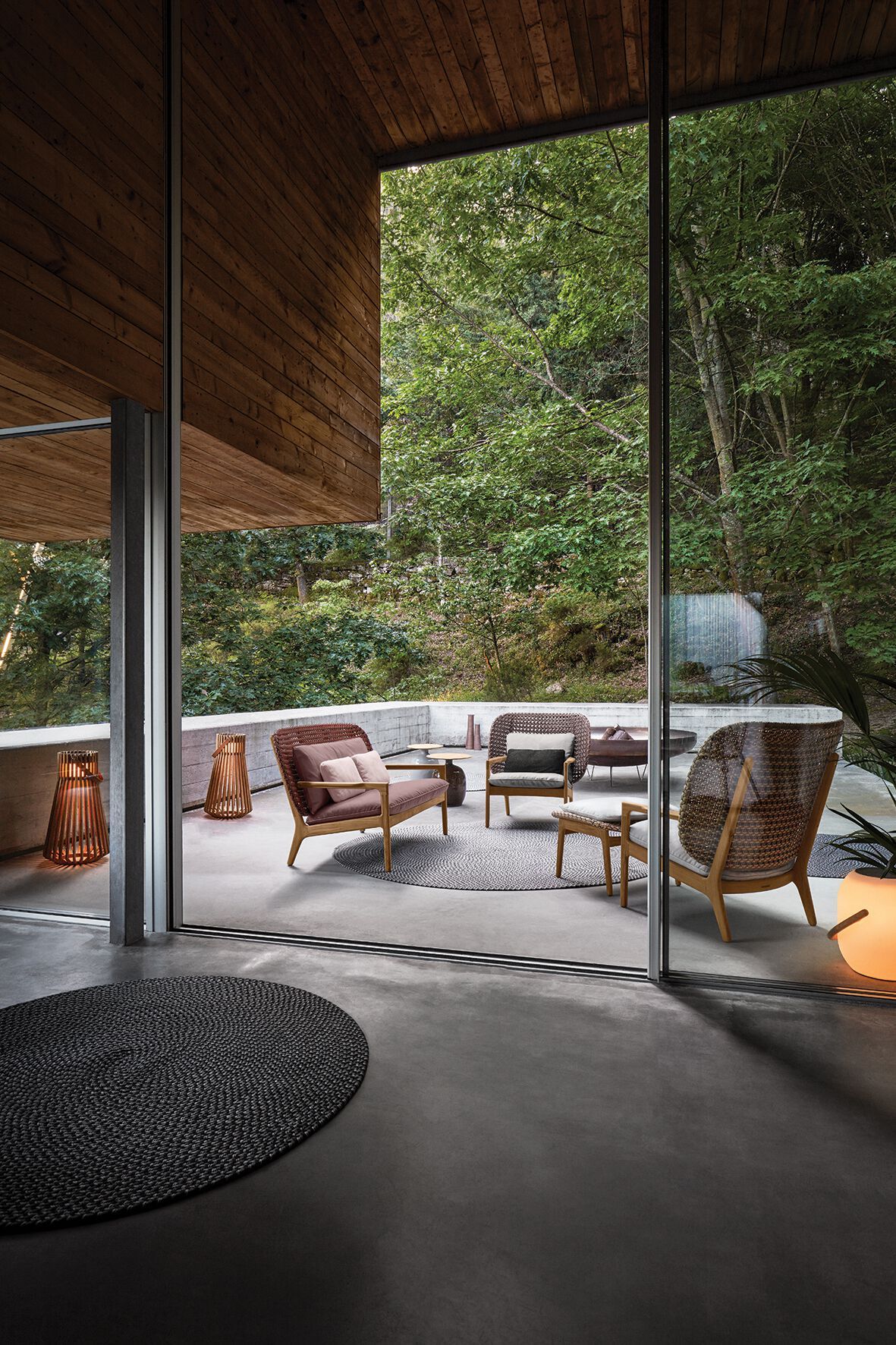 Плетеное и тиковое садовое кресло с подлокотниками Gloster ARCH-00002752 - Вид №5