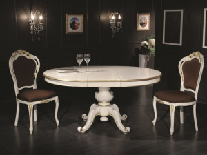 Выдвижной деревянный обеденный стол со спицами