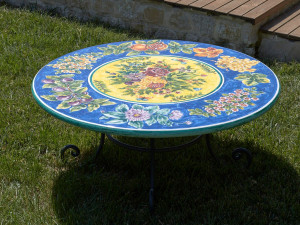 Садовый стол из фаянса и нержавеющей стали