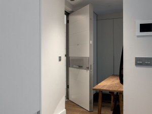 Входная дверь со скрытыми петлями