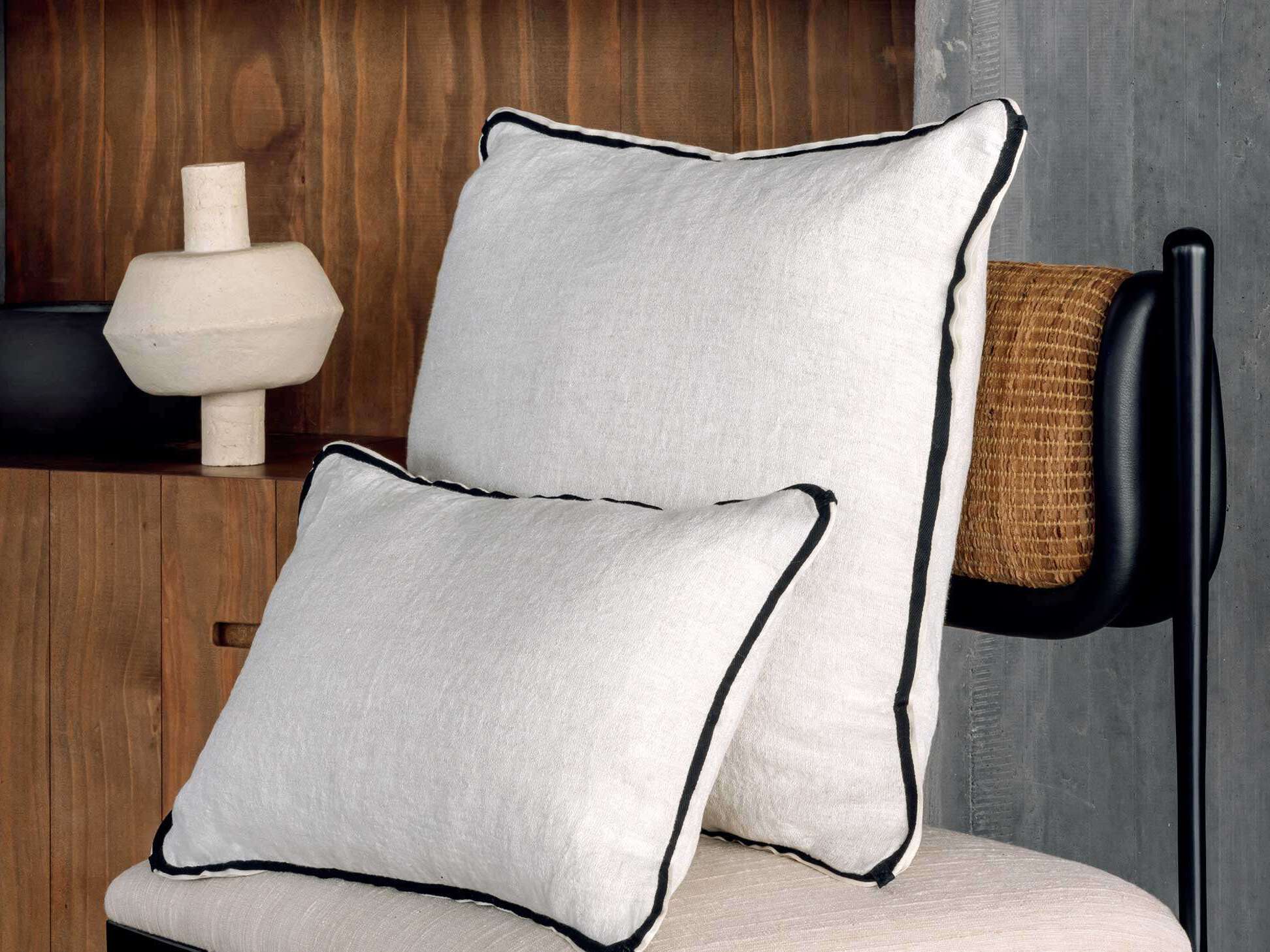 Льняная однотонная подушка Élitis MANHATTAN ARCH-00027144