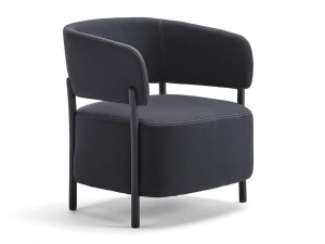 Тканевое кресло с подлокотниками