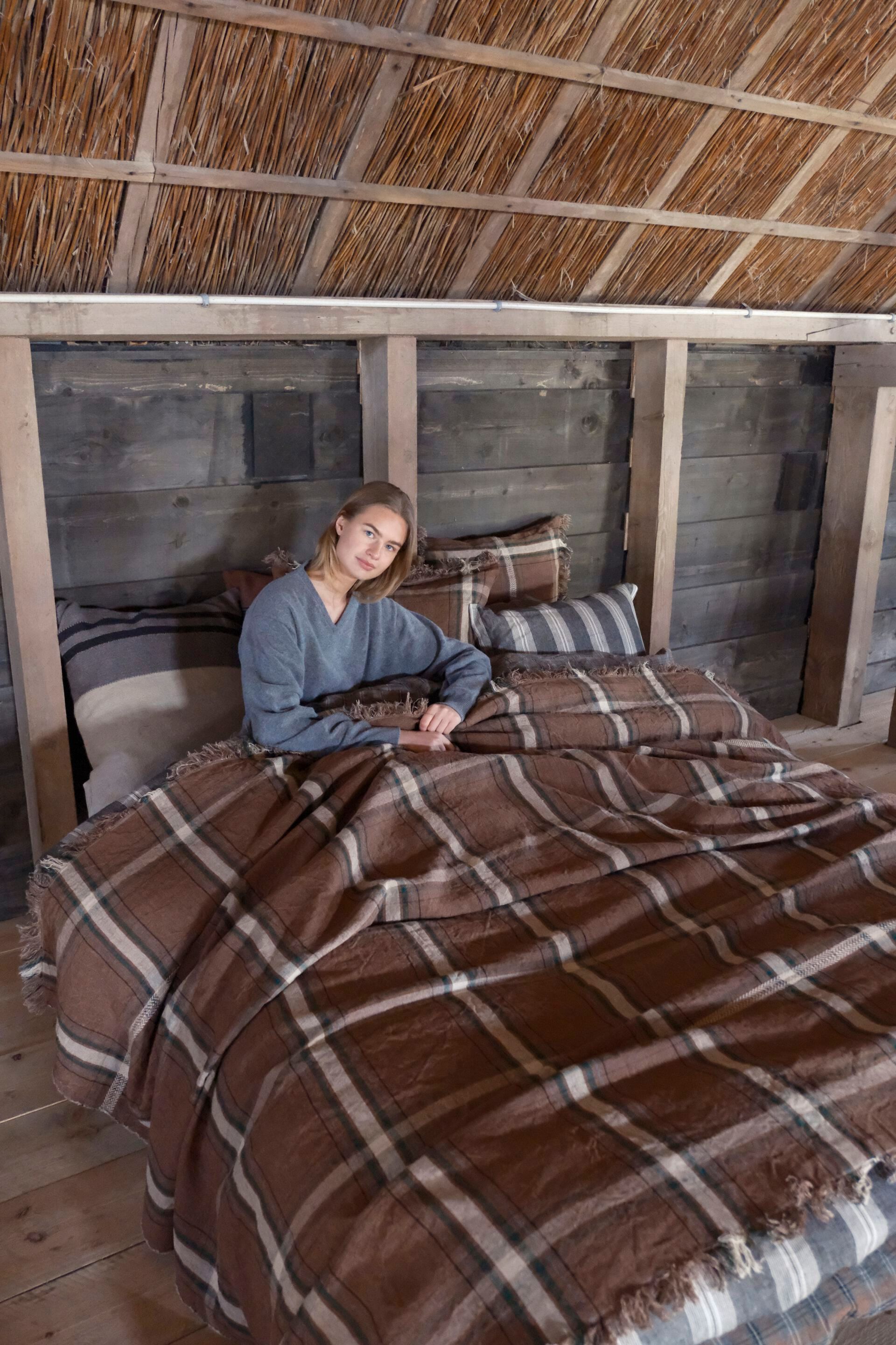 Льняная квадратная подушка в клетку Libeco Home рябина ARCH-00082609 - Вид №3