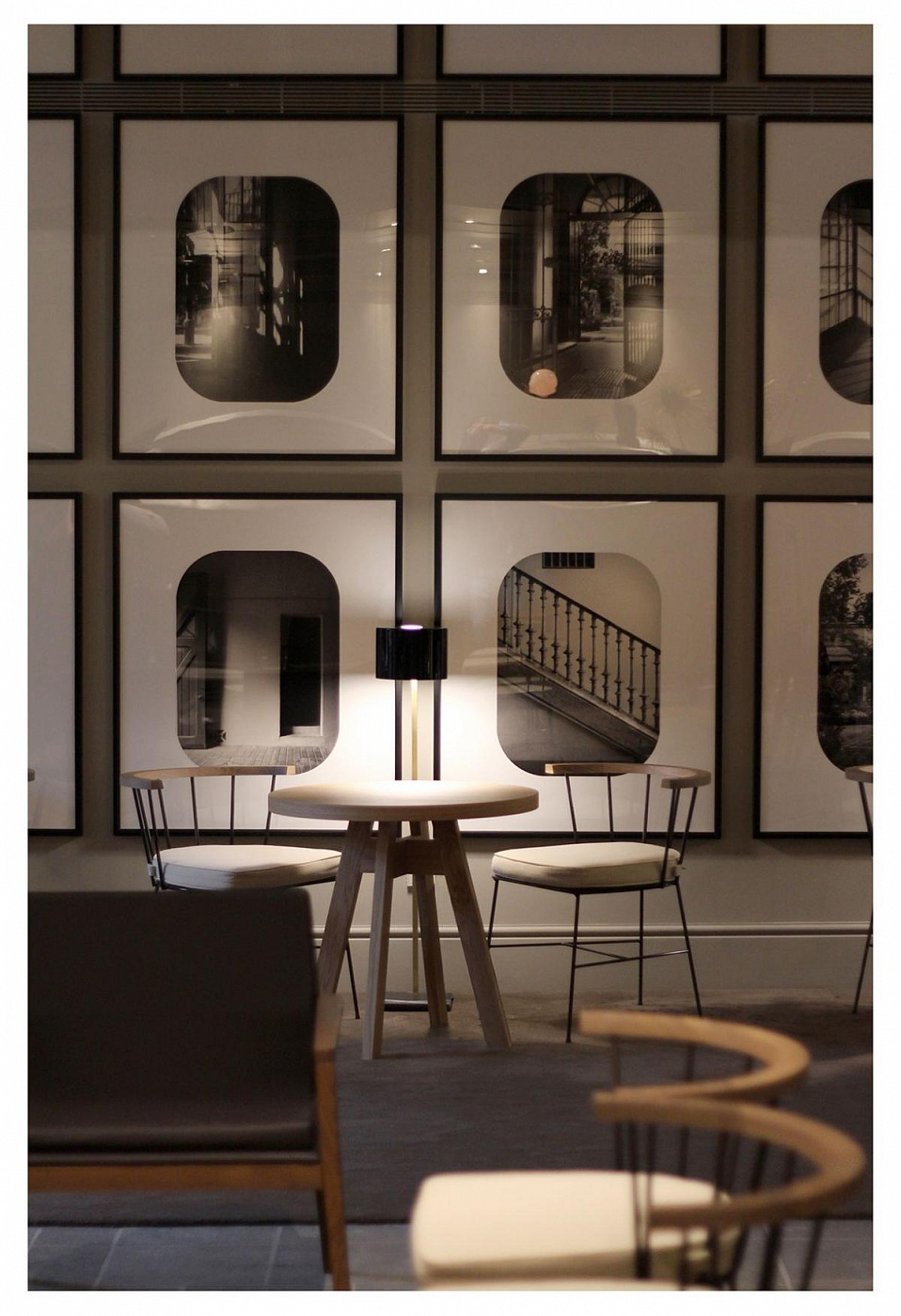 089827 Торшер P черный Parachilna Beta Santreyd