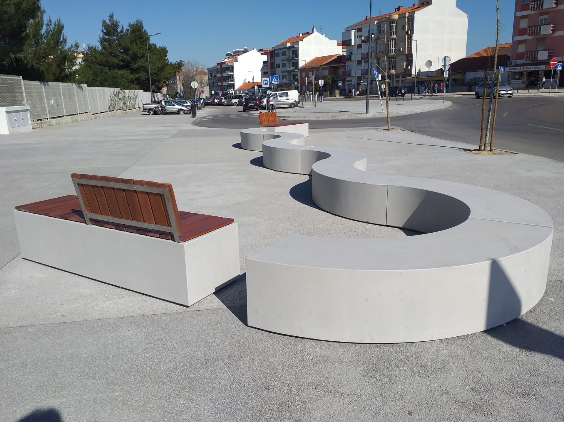 Изогнутая бетонная скамья без спинки SIT Box to Box ARCH-00017745 - Вид №1