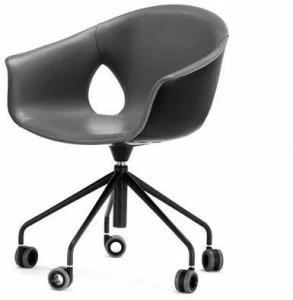 Poltrona Frau Кожаное кресло с 5 спицами и колесами La collezione - tavoli e sedie