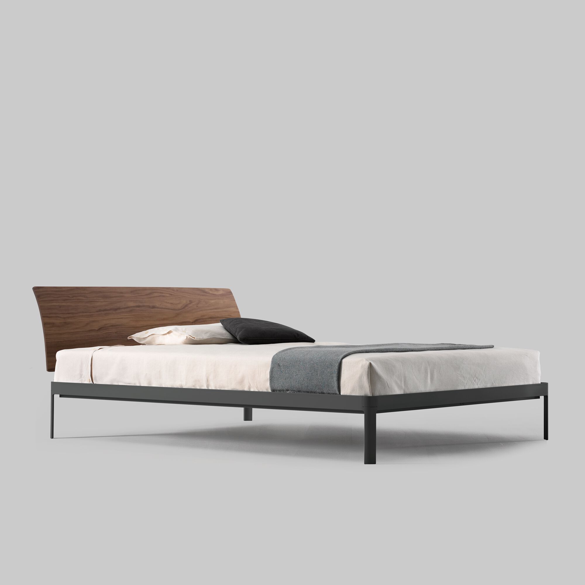 Алюминиевая двуспальная кровать с деревянным изголовьем isOnAir ALU MIN BED ARCH-00048439 - Вид №2