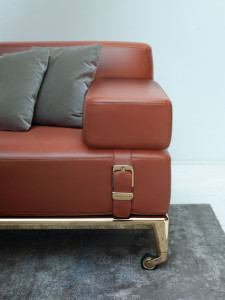 2-местный кожаный диван с колесами