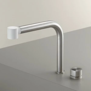 два отверстия смеситель с поворотным носиком и выдвижной DELRIN® ручного душа. Съемный носик для под-окна установки  NEU55 CEADESIGN