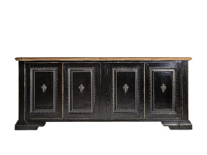 Шкаф из вяза с распашными створками