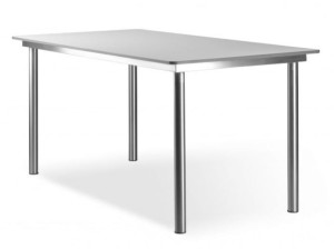 Квадратный стол в облагороженном